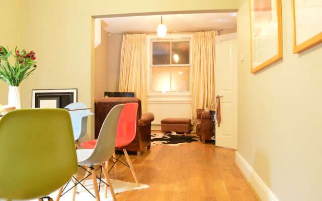 Spacious 2 Bedroom House Close to Notting Hill