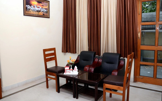 OYO 2028 Hotel Coral's Inn