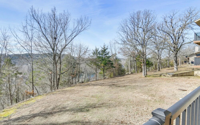 Branson Family Condo: Golf, Relax & Swim!