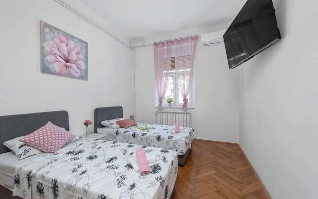 La Guardia apartments