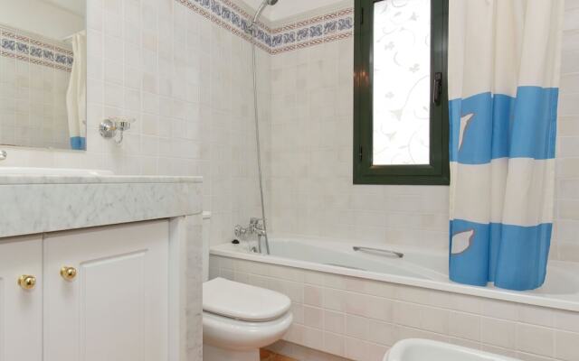 Quaint Villa in Navata With Fenced Garden