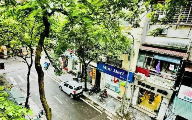 Autumn Hanoi House Bat Su