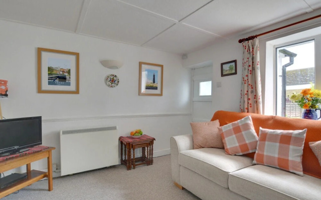 Cozy Holiday Home in Hythe Kent With Garden