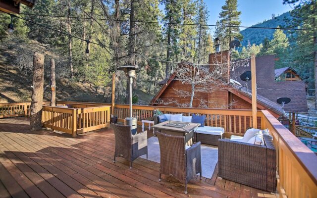 Peaceful & Idyllic Forest Cabin w/ Pool Table