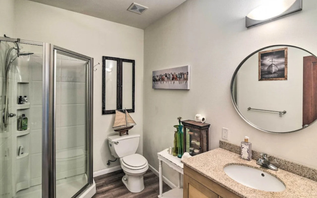 Pool Access, Walk to Beach: Galveston Condo!