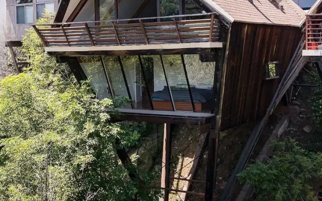 Iconic Gesner Boat House w View of Hollywood Sign