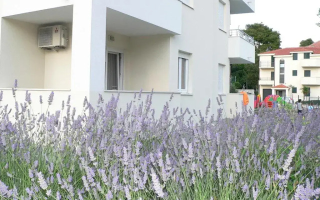 Iris Apartments