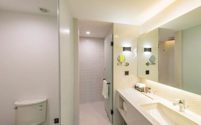 Rezen Sunbow Hotel