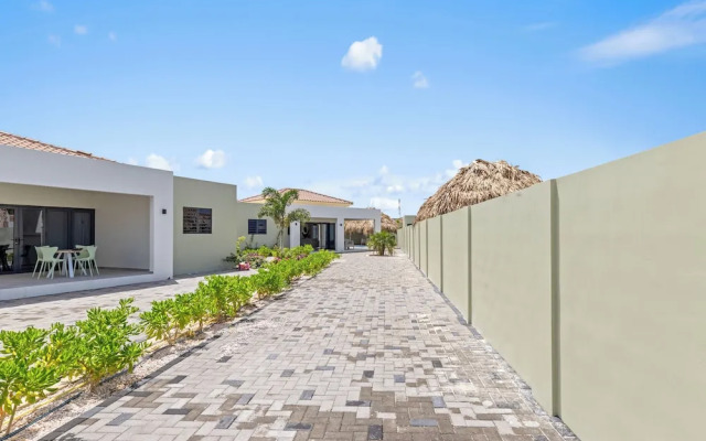 Villa Paradise with pool at mambo beach