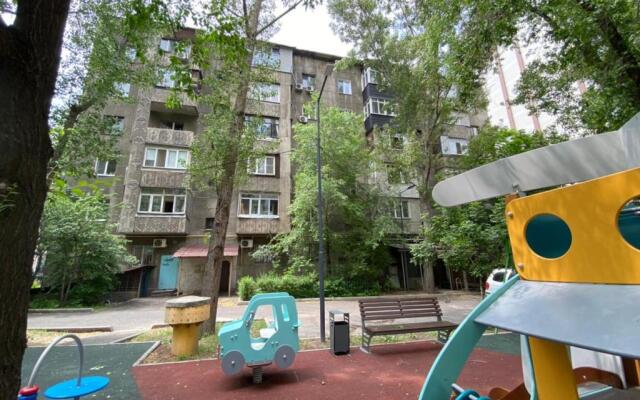 Наурызбай батыра 52 угол Гоголя, АРБАТ ЦЕНТР города 1комн