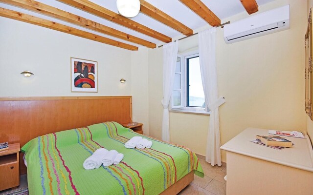 Amazing Home in Trsteno With Sauna, Wifi and 6 Bedrooms