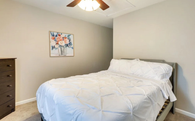 Charming North Charleston Townhome - Pets Welcome!