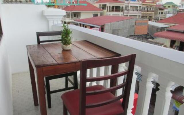 Tuk Tuk Hostel & Café