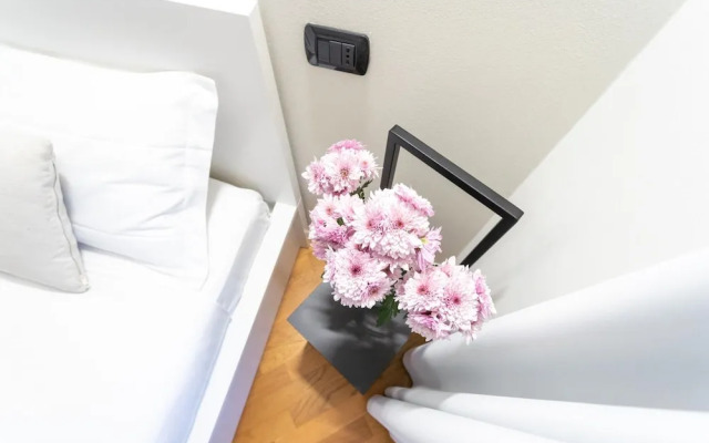 White Flat in Como City Center