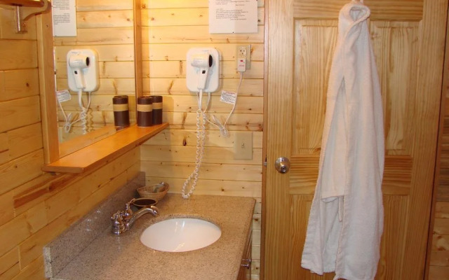 Big Creek Lodge - Working Guest Ranch