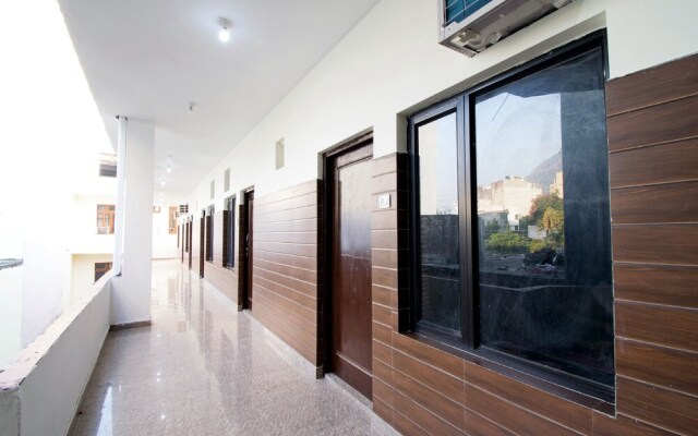 OYO 22932 Hotel Shiv Shanker