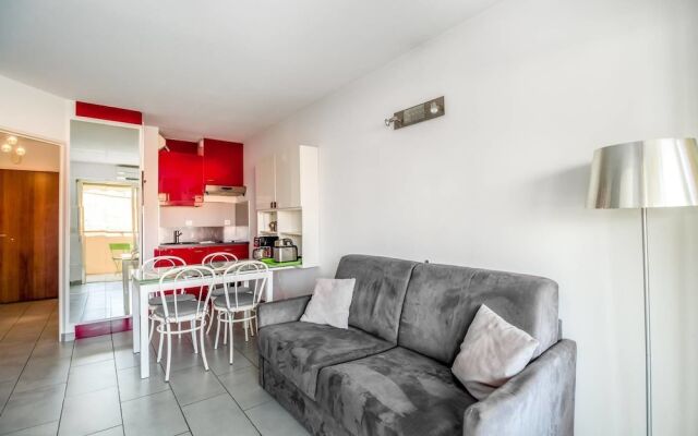 2 Rooms With Parking and Balcony, Heart of Cannes