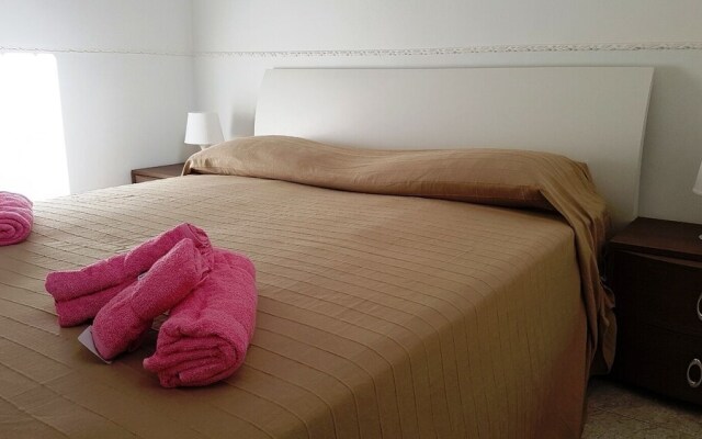 Villa Gaia Sleeps 6 in Marzamemi