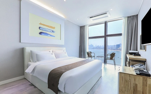 Gray 193 Hotel