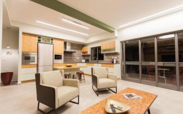 Ben Gurion Apartment