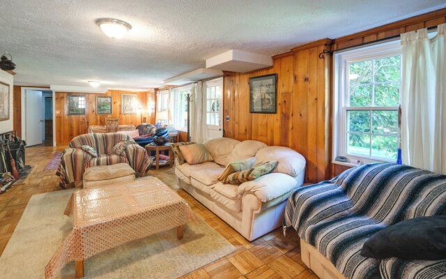 Bethesda Apartment + Yard ~ 9 Mi to D.C