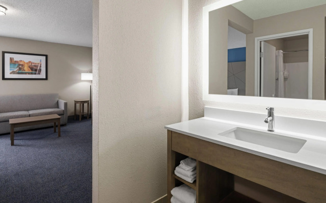 Baymont by Wyndham Davenport