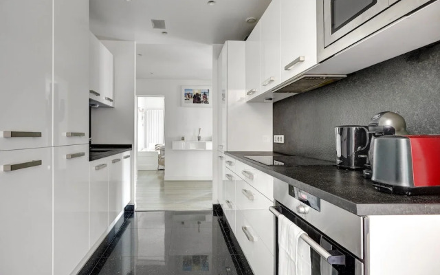 Elegant 3BR Arc de Triomphe