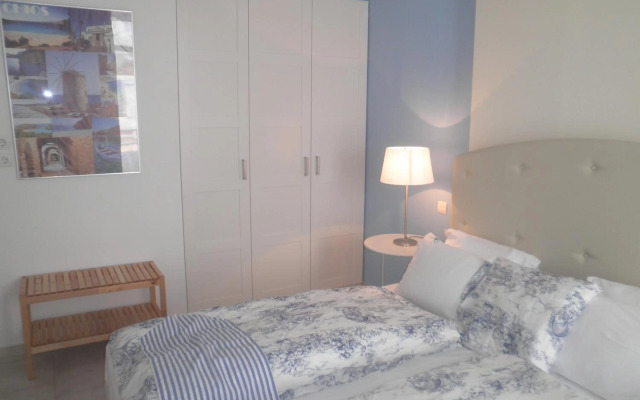 Seafront Studios & Apartments
