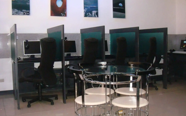 OYO 769 Poblacion Suites Polaris