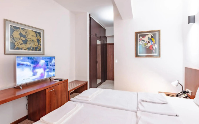 Hotel Pela