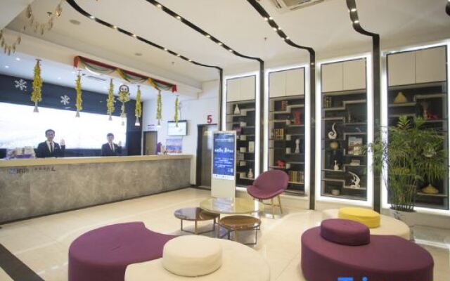 Lavande Hotel Wuhan Wujiashan 5th Ring Sports Center