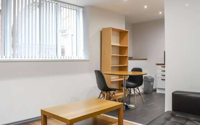Modern and Bright 1 Bedroom Apartment