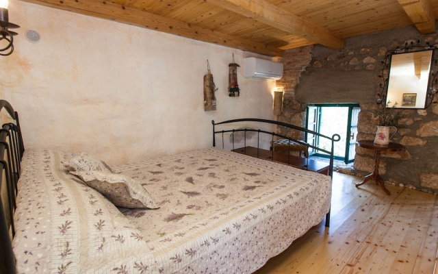 Authentic Large Villa With Private Swimming Pool & Wellness