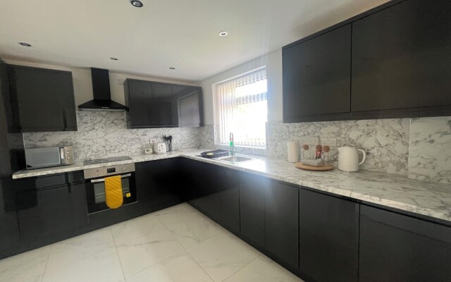 No 29 - Beautiful 4-bed House