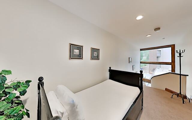 710wliop 3 Bedroom Condo