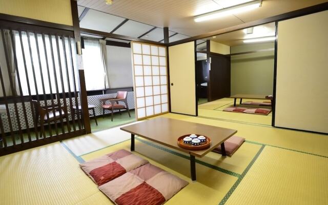 Guest House FUJI-HAKONE LAND - Hostel