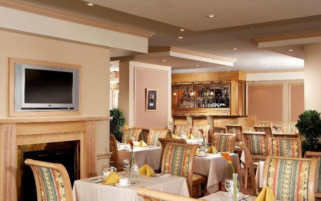 Four Points by Sheraton Toronto Lakeshore