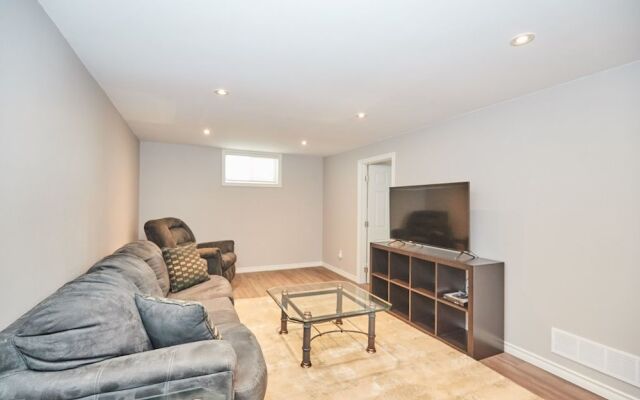 Niagara Vineyard Contemporary