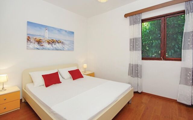 Amazing Home in Sucuraj With 3 Bedrooms and Wifi