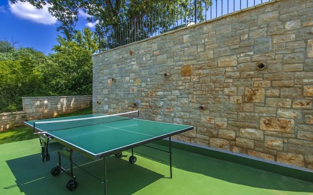 Beautiful Child-friendly Villa With Private Pool in Porec