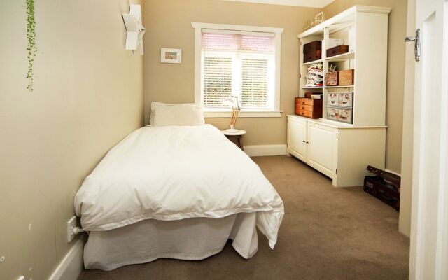 Bungalow Retreat Near Eden Park
