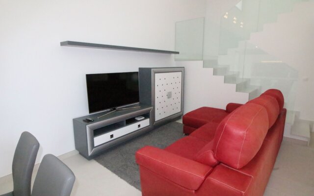 Villa con piscina Activa28
