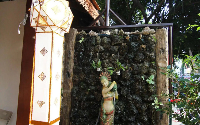 Phoothawee House
