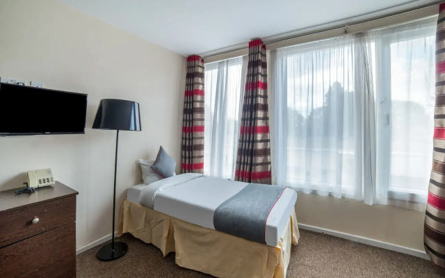 OYO The Chiltern Hotel