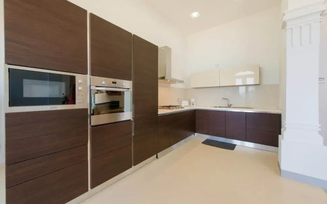Charming Seafront Apartment, Perfect for Families