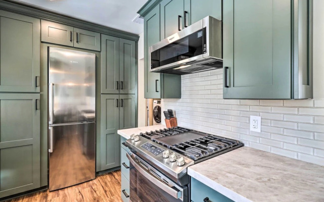 Modern Reno Abode Near Parks & Midtown!