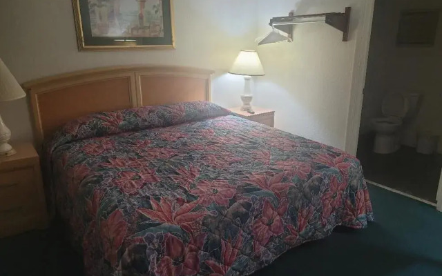 Queens Lodge Motel