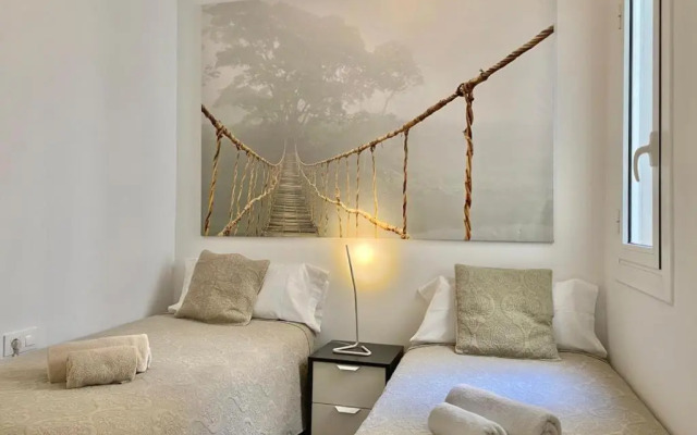 2 Bdr Eixample Apartment