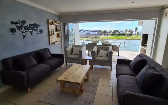 33 Kingston Place, Marina Martinique