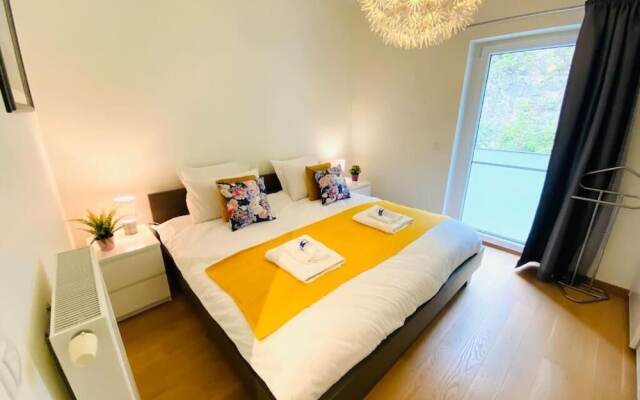 Large 3bedrooms with Terrace and Parking